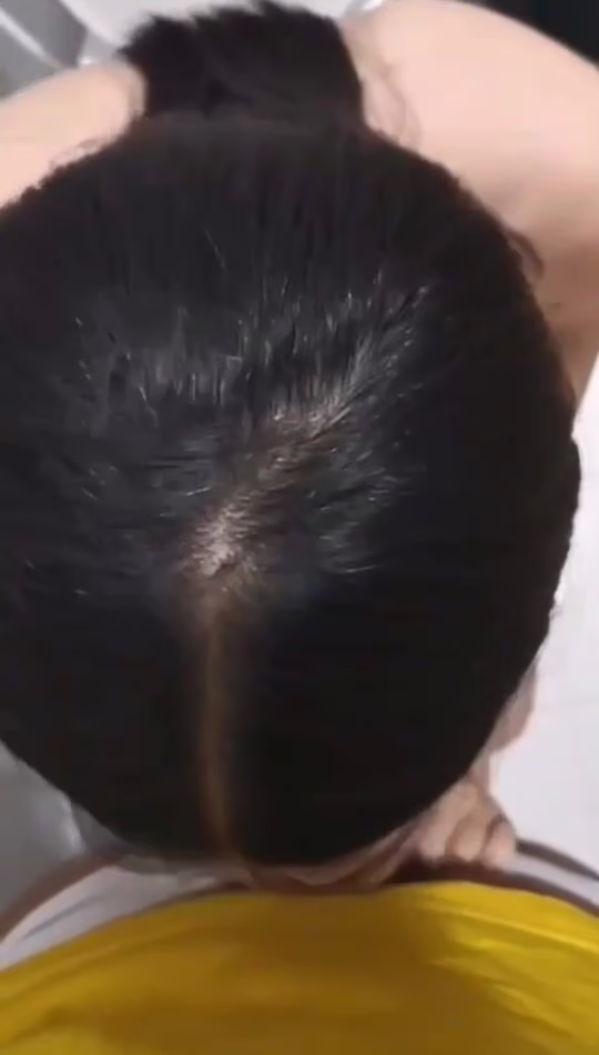 화장실에서 하는 젊은 커플