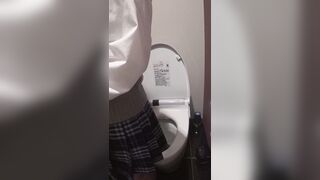 デパートのトイレでこっそりオナニーしちゃう JK76 jav jvip 2