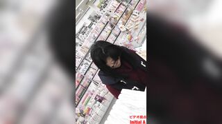 本屋で二刀流撮影された上に盗撮されてたのを知らされた少女 voyeur jp