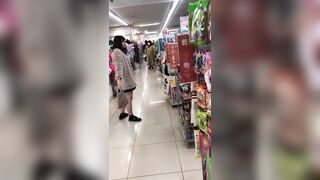 ２人のお姉さんの逆さパンチラ動画 静止画 ２０３ voyeur jp 02