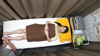 眠り姫vs整体師 肉棒に飢えた人妻さんに痴漢施術 睡眠姦 voyeur jp
