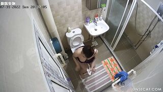 홈 IP 카메라 해킹_ 한국 여주인이 필리핀 가정부를 감시했지만 예기치 않게 샤워하고 알몸을 촬영했습니다 korean porn vip ipcam