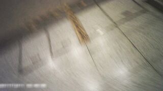 あなたのパンツ見せて下さい って頼んでスマホの上にしゃがませてみたら えっ マジでこれエロい 帰ったら 2 voyeur jp
