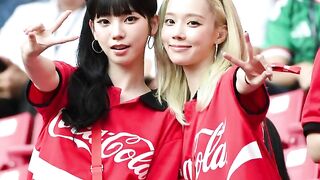 KISSING 132179 1 KPOP ALLPOP