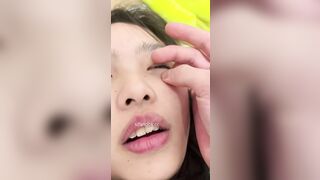 デートレイプや性的暴行の実際の家庭内動画を複数集めたもので、女性が薬物を投与されたり、性的暴行を受けたり、足フェチの対象にされたりする china 2 05-150626