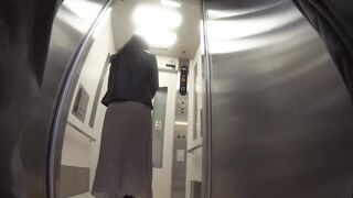 逆さ撮りの瞬間34 顔出し 鉄板美人ol 食込みtバック追跡 voyeur jp 02