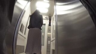 逆さ撮りの瞬間34 顔出し 鉄板美人ol 食込みtバック追跡 voyeur jp 01