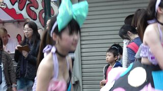 美少女ダンサーちゃん ボリューム満点のおっぱいがはみ出したまま踊ってる voyeur jp