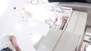 フルhd高画質パンチラ逆さ撮り100 めちゃカワ店員さんのストッキングパンチラ voyeur jp 03