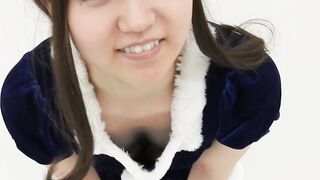 浮ブラ ミニスカサンタコスプレイヤーの胸チラとキャンギャルサンタのトイレ盗撮 voyeur jp
