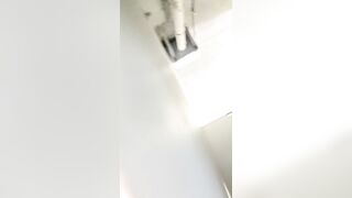 5月に新たに流出：【トイレ下からの撮影】❤️マスターフォトグラファーが陰毛に触れるなど親密なシーンの撮影方法を独学で習得 - 超刺激的 toilet 03-200626
