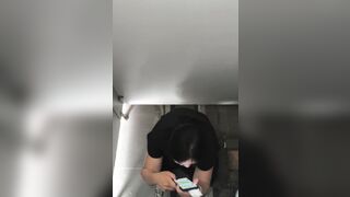 5月に新たに流出：【トイレ下からの撮影】❤️マスターフォトグラファーが陰毛に触れるなど親密なシーンの撮影方法を独学で習得 - 超刺激的 toilet 09-200626