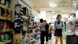 高画質 制服白パン逆さ撮りｎｏ４ voyeur jp