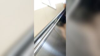 祝リニューアル けしからん エスカレーターで盗撮を警戒して最後尾に乗るような娘には悪戯part 48 携帯用 縦動画 voyeur jp