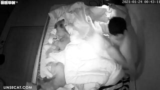 [신작] 한국의 한 남편이 아내에게 큰 성기를 가진 젊은 남자를 불러들여 성관계를 갖도록 했습니다. 아내는 두 남자의 성기로 입과 질을 가득 채웠고 korean porn vip ipcam