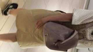 4k bomb598 earth系コーデの童顔美人jdの股間モッコリ食い込み縞パン エスカめくり voyeur jp