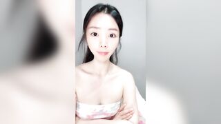 成熟したセクシーなダンサーがハイヒールを履き、魅力的なヒップを披露。小道具や水しぶきも用意！ china 1 03-260626