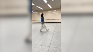 逆さ撮りの瞬間63 プニマン 清楚ol 交渉痴漢 捲り 水平撮り voyeur jp