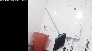 キャンパス全体に漂う「カップリング」の予感：制服にニーハイソックス姿の、あどけない後輩女子！ toilet 03-260626