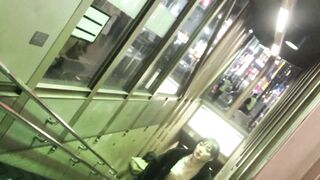街中で美人お姉さんをストーキングしてパンツ盗撮 27 voyeur jp