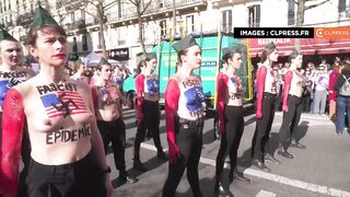 ❤️ 奇抜で目を引く光景 ❤️ ウクライナの有名な急進的フェミニスト・グループ「Femen（フェメン）」のメンバーが、国際女性デーにパリで全裸 china (2)