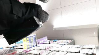 25 脚立に脚を乗せたjkちゃん そのスカートの中身 voyeur jp