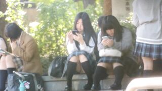制服姿の可愛いコを発見 ｆｈｄ 大変です パンツが見えてますよ２１ voyeur jp
