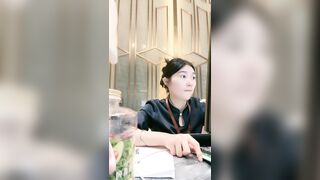 【魅惑のチョコレート】ロビーマネージャーが勤務時間中に生配信、トイレショー、小道具を使った自慰行為 6 【あるアパートからのオリジナルバー china 1 01-020726
