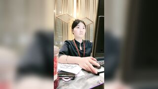 【魅惑のチョコレート】ロビーマネージャーが勤務時間中に生配信、トイレショー、小道具を使った自慰行為 6 【あるアパートからのオリジナルバー china 1 02-020726