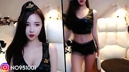 BJ 화정 [Hwajeong] gets a package with costume
