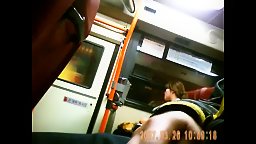 [한국야동] 버스에서 딸치며 셀카찍는 도라이색히 옆에 여자 보고도 못본척함