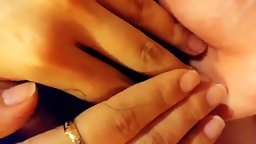 [한국야동] 손가락 네개를 보지에 넣고 쑤셔대니 씹물이 줄줄