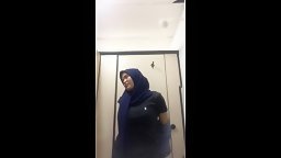 Malaysian Customs Officer Films Herself Masturbating in Public Toilet While in Uniform Video Leaked Part 3 馬來西亞海關職員穿著制服廁所自拍流出第三部