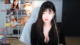 BJ 문월 트위치 시절 검은 셔츠 오픈 가슴골3