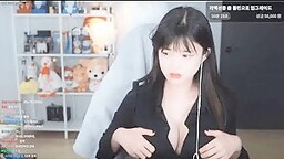 BJ 문월 트위치 시절 검은 셔츠 오픈 가슴골5